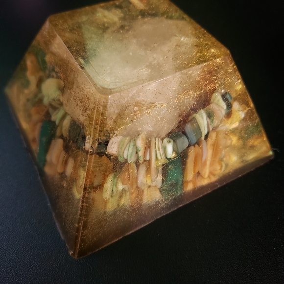 Handmade Orgonite Crystal & Fluorite Generator - Picture 4 of 9